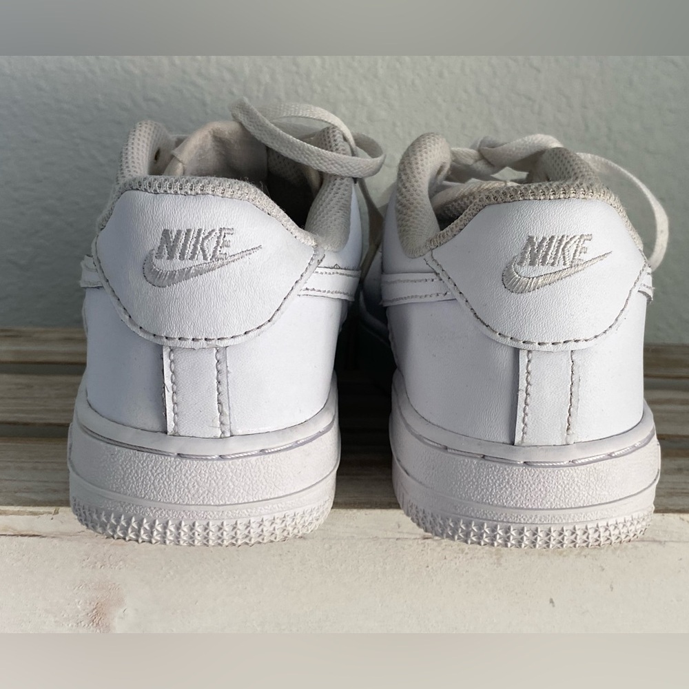 Nike Air Force One Youth Size 2.5Y Triple White Leather Shoes - Picture 8 of 12